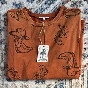 NWT Easel Western Cowboy Boot & Hat Long Sleeve Pullover Top in Rust Size Medium